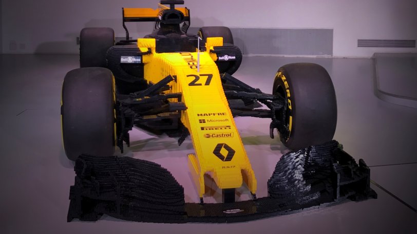 H Renault F1 φτιαγμένη με 600.000 τουβλάκια Lego (pics & vids)