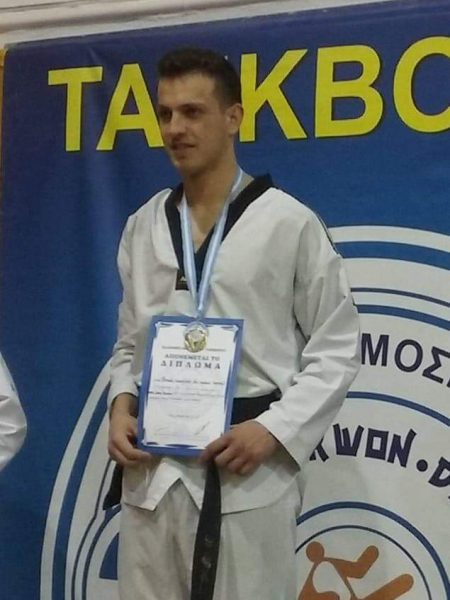 Τάκης Ταπεινός: Αφιέρωσε το χρυσό μετάλλιο στο πρωτάθλημα Νέων Ανδρών Taekwondo στον κολλητό του που έχασε πριν από ένα χρόνο!