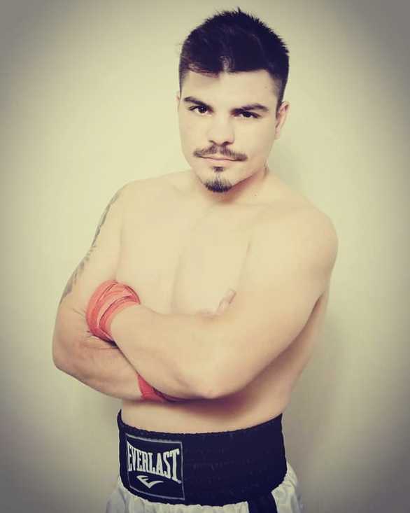 Πάρης Σταυρόπουλος: Επέστρεψε στην Πάτρα από την Αγγλία αλλά έχει κλείσει τρεις αγώνες επαγγελματικής πυγμαχίας