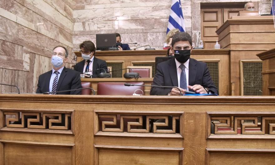 Αυγενάκης: Νέα επίθεση στην ΕΠΟ από τη Βουλή, ανακοίνωσε τελευταία παράταση για το Μητρώο