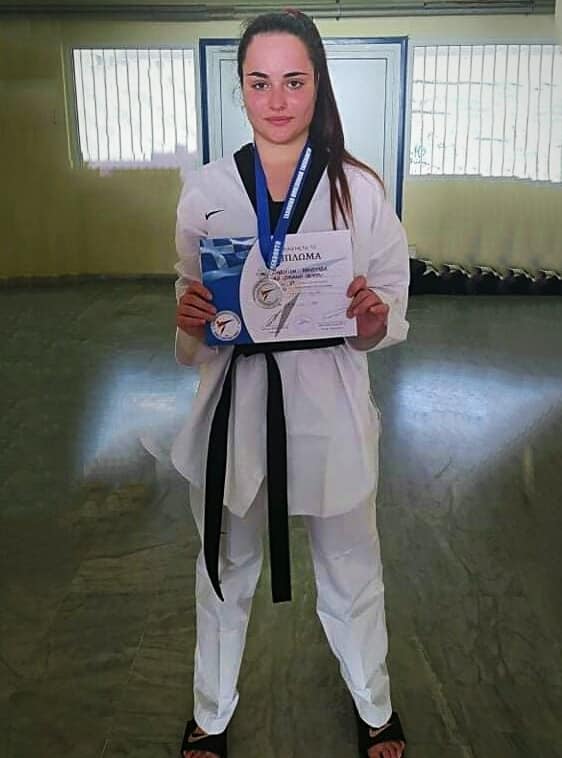 H B. Καλούτσα ασημένιο μετάλλιο στο πανελλήνιο πρωτάθλημα taekwondo