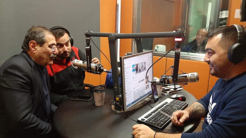 Ο Δήμαρχος Πατρέων Κώστας Πελετίδης στο στούντιο του ΣΠΟΡ FM Πάτρας 96,3