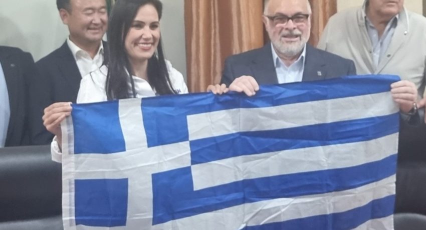 Νίκος Τζανάκος: «Η σημαία του Δήμου της Πάτρας στο Δημαρχείο της Leon»