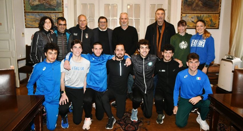 Με τον δήμαρχο συναντήθηκαν οι αθλητές στίβου της Ιταλίας που ήρθαν στην Πάτρα (pics)