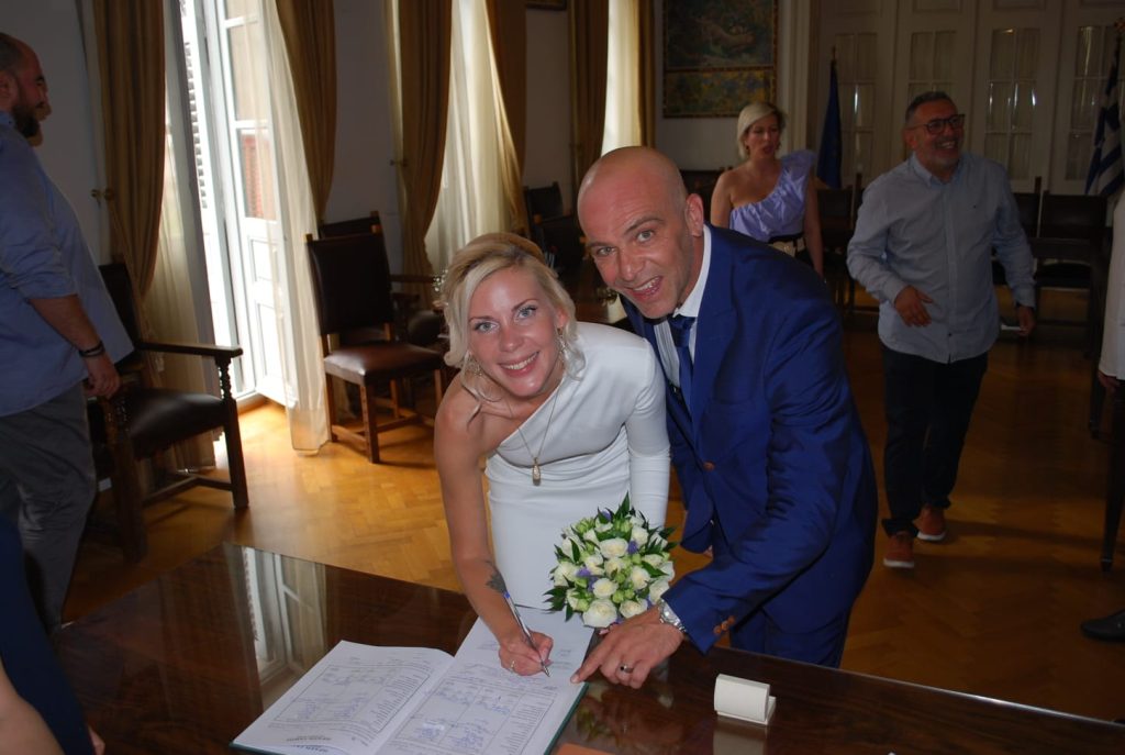 Γάμος με άρωμα ποδοσφαίρου στο Δημαρχείο της Πάτρας! (pics)