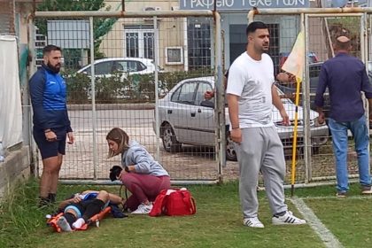 Eρασιτεχνικό: Ποδοσφαιριστής μεταφέρθηκε με ασθενοφόρο στο νοσοκομείο (pics)